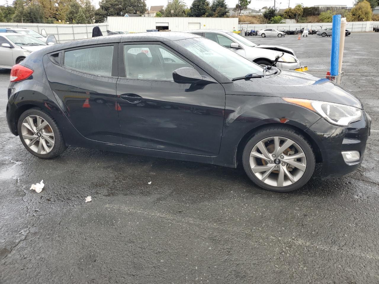 2017 Hyundai Veloster - Фото 4