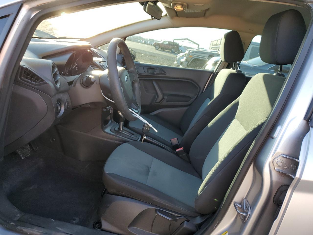 2016 Ford Fiesta S - Фото 7