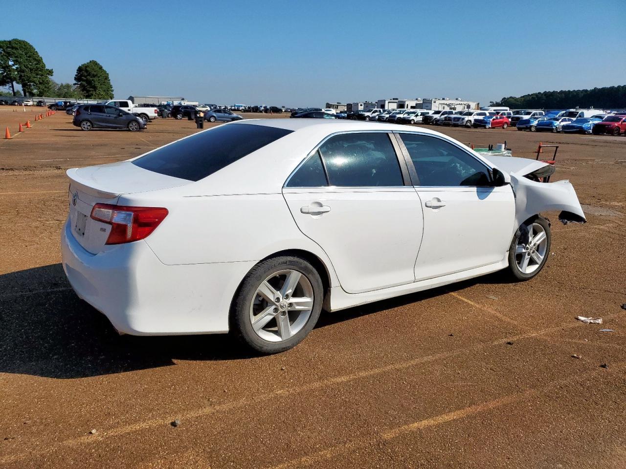 2012 Toyota Camry Base - Фото 3