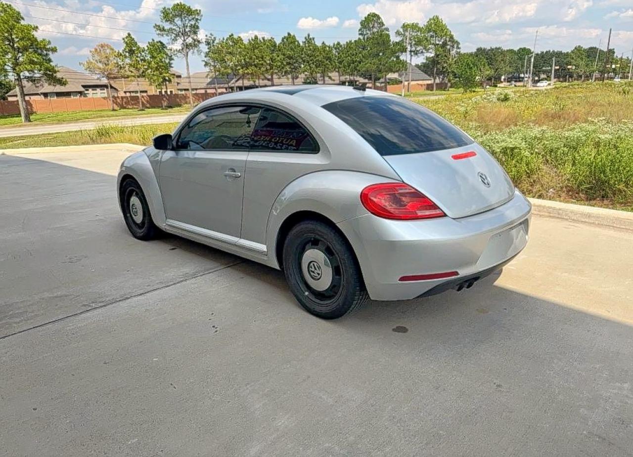 2013 Volkswagen Beetle - Фото 3