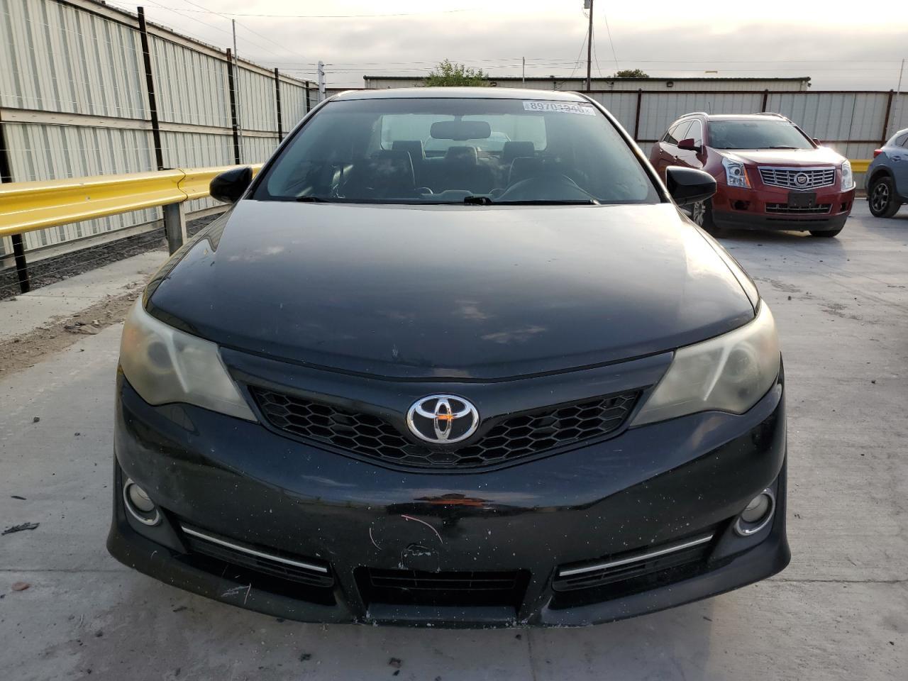 2014 Toyota Camry Se - Image 5