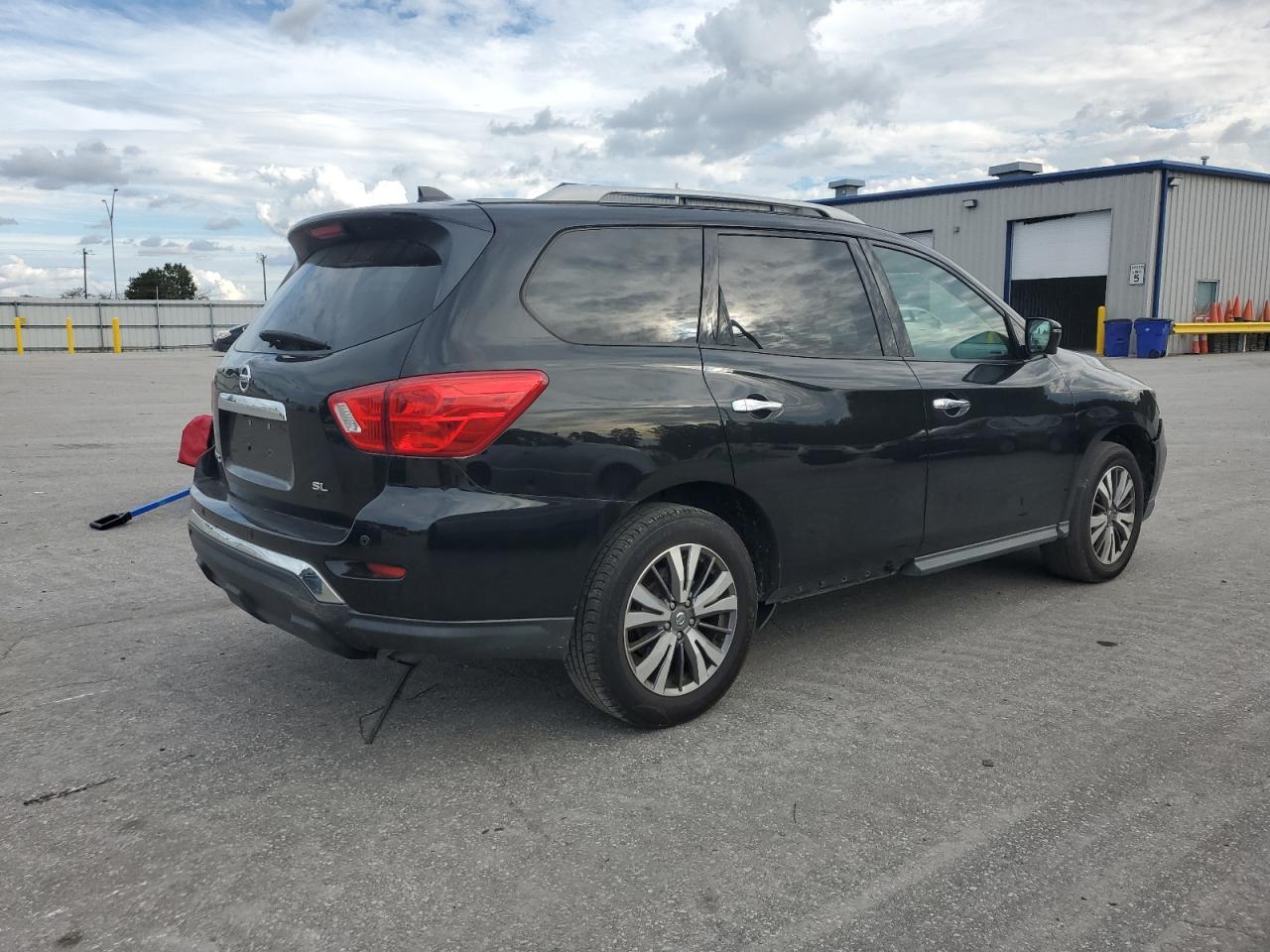 2020 Nissan Pathfinder Sl - Image 3