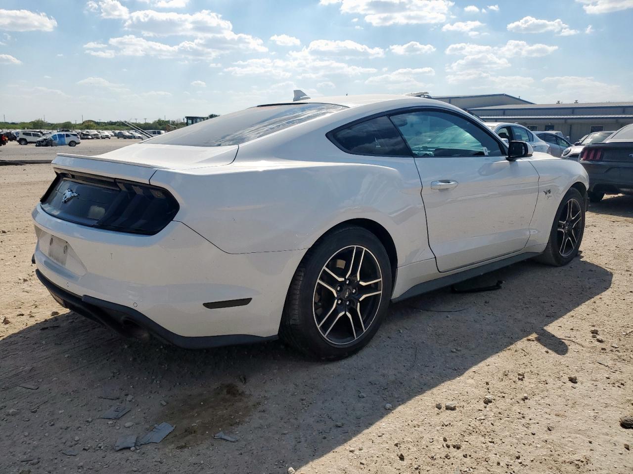 2020 Ford Mustang - Фото 3