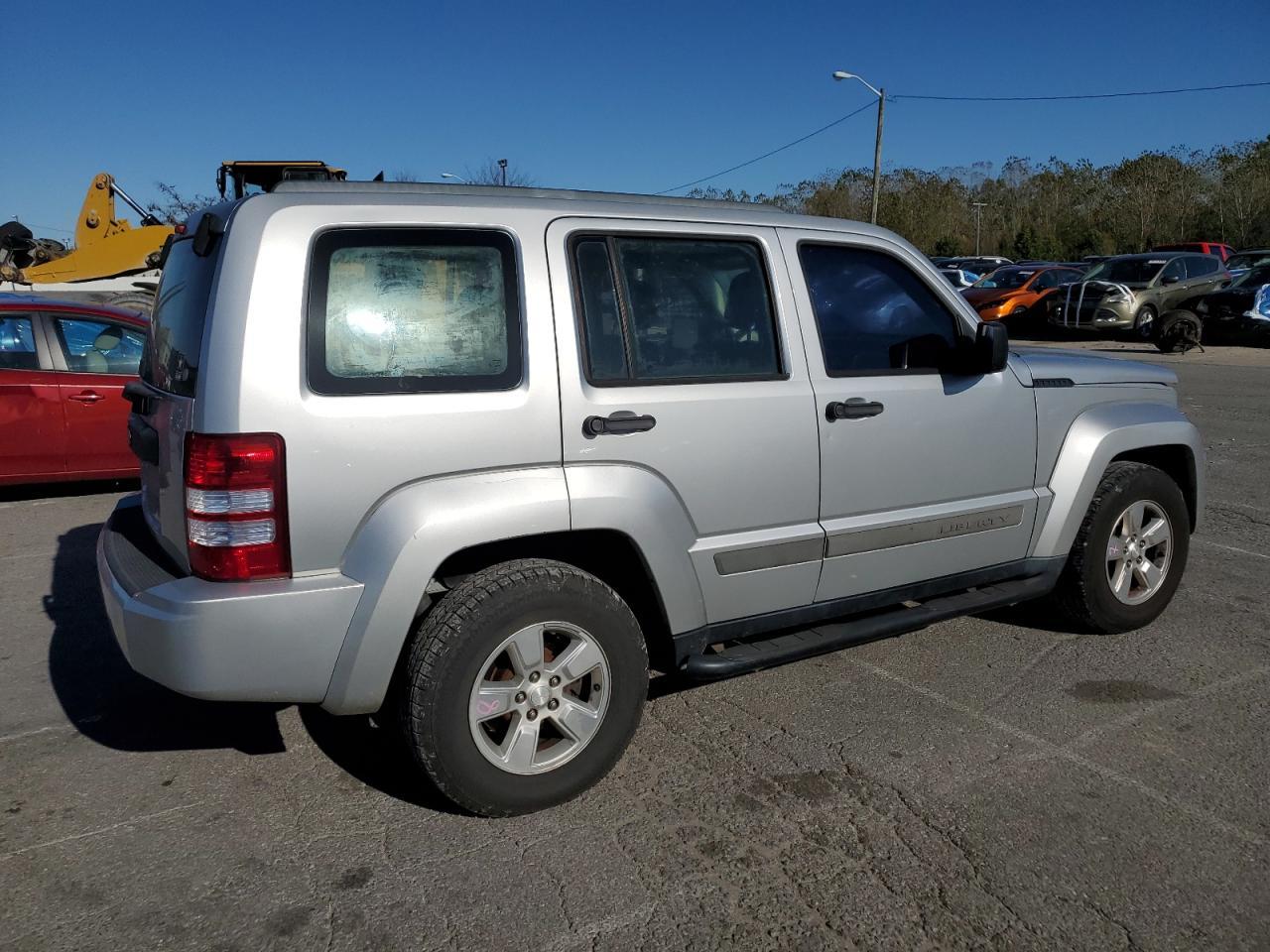 2012 Jeep Liberty Sport - Фото 3