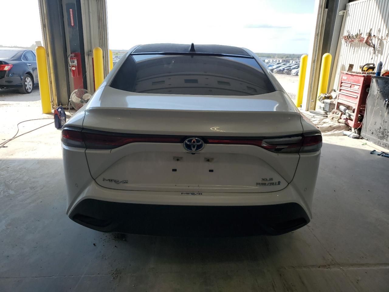 2022 Toyota Mirai Le - Фото 7