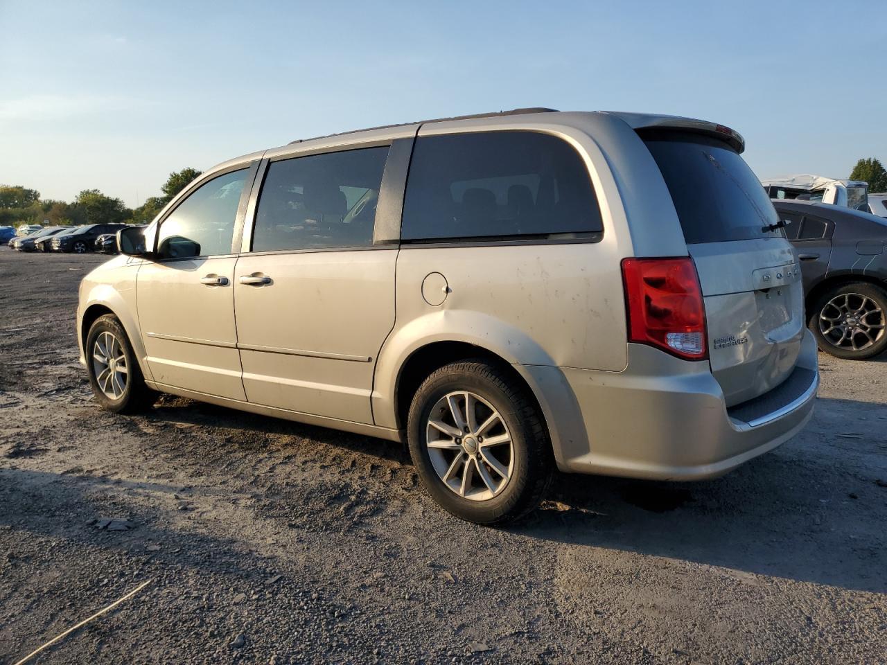 2014 Dodge Grand Caravan Sxt - Image 2
