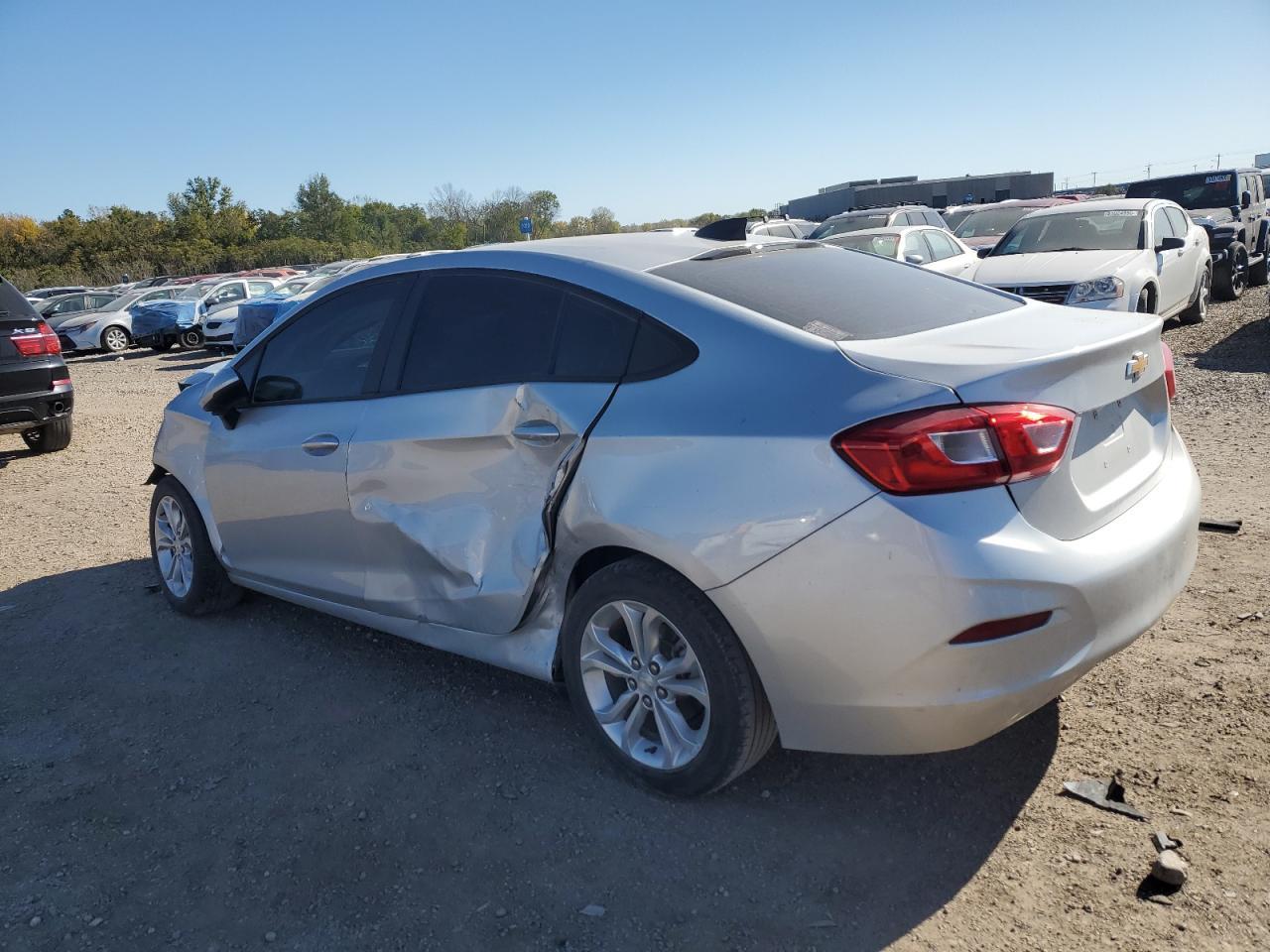 2019 Chevrolet Cruze Ls - Фото 2