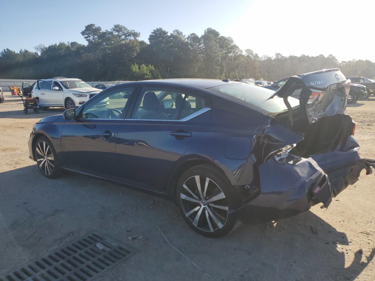 2022 Nissan Altima Sr - Image 2