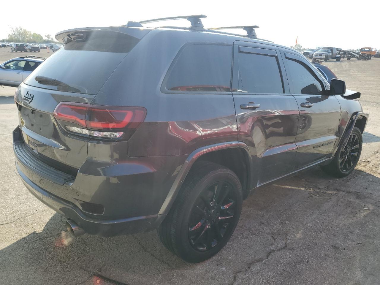 2020 Jeep Grand Cherokee Laredo - Image 3