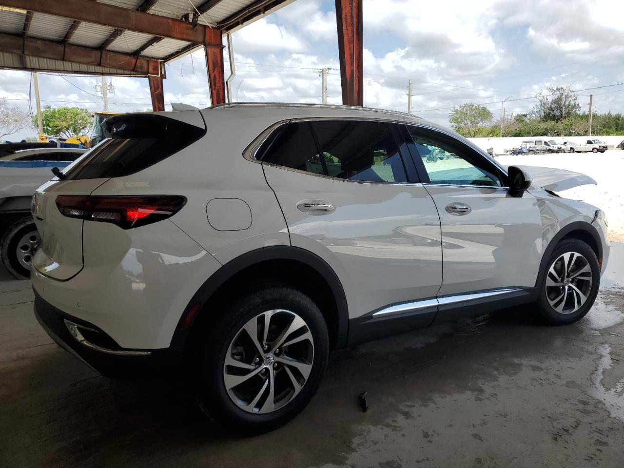 2022 Buick Envision Essence - Image 3