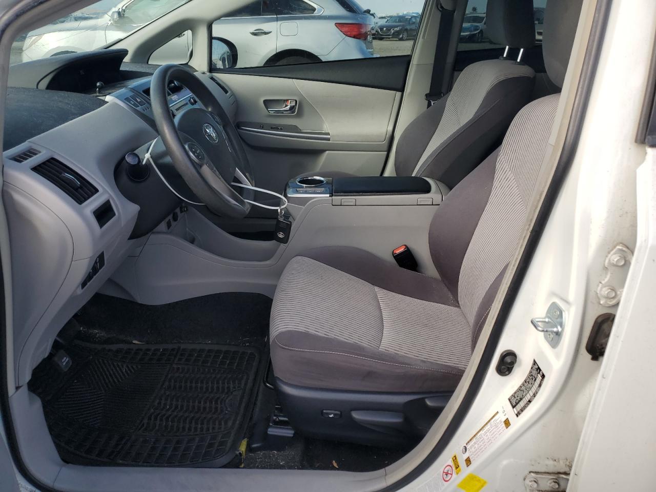 2016 Toyota Prius V - Фото 7