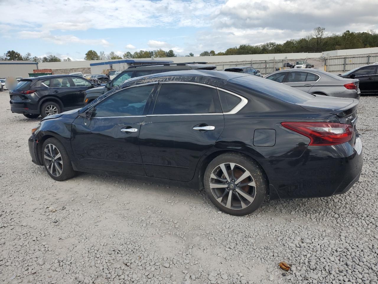 2017 Nissan Altima - Image 2