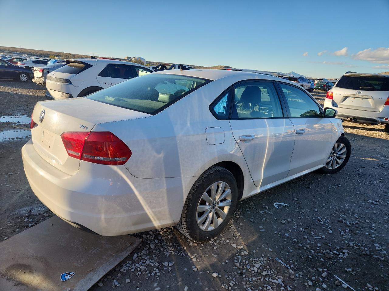 2015 Volkswagen Passat S - Фото 3