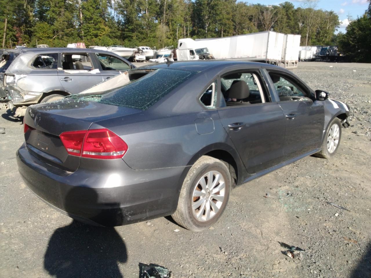 2012 Volkswagen Passat S - Фото 3