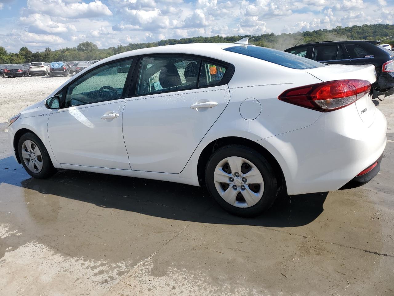 2017 Kia Forte Lx - Image 2