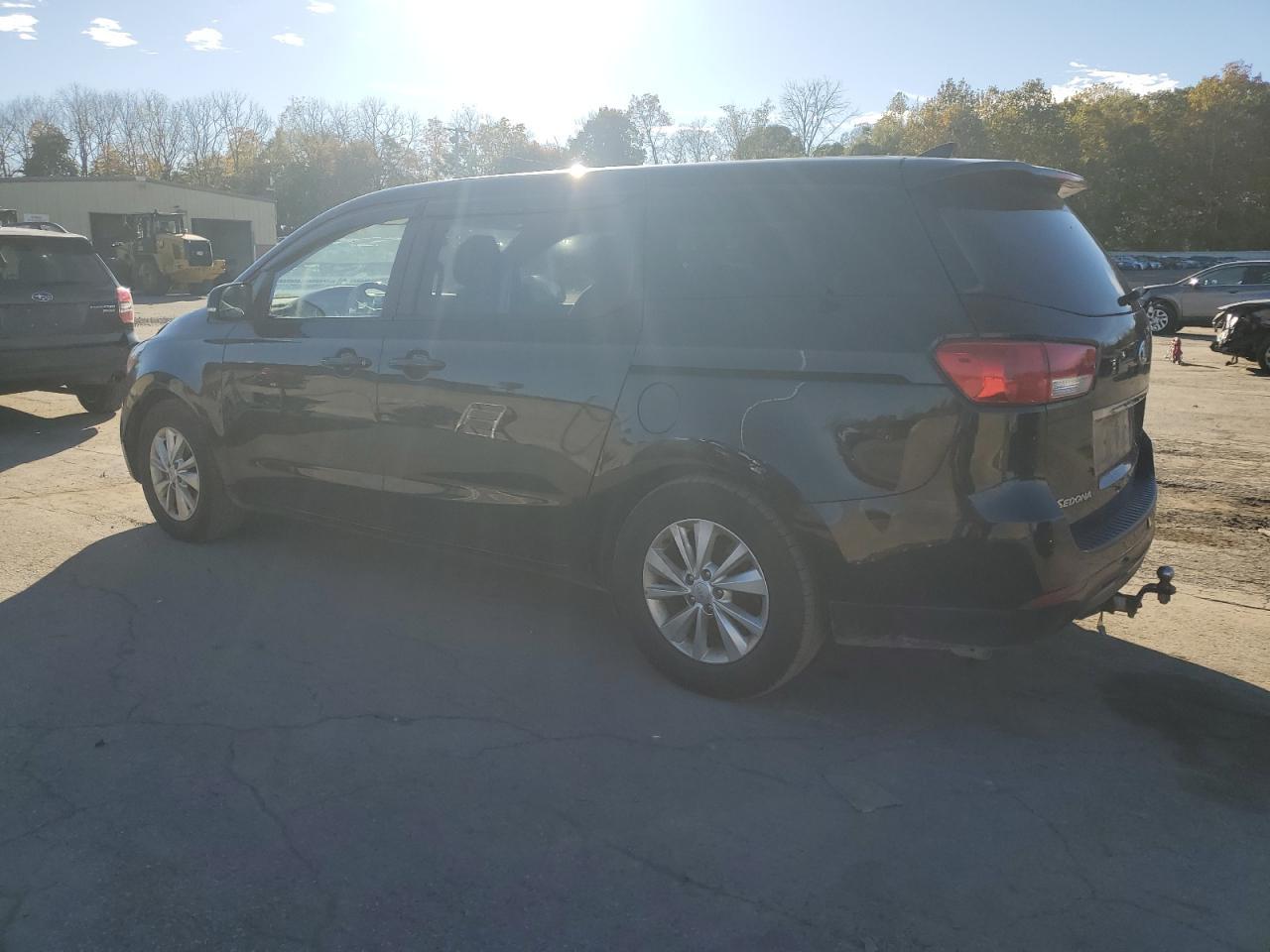 2017 Kia Sedona Lx - Image 2