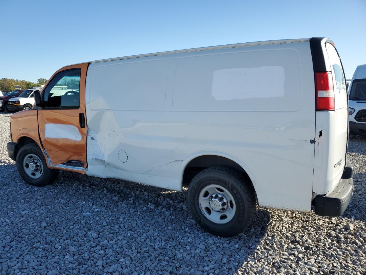 2013 Chevrolet Express G2500 - Фото 2