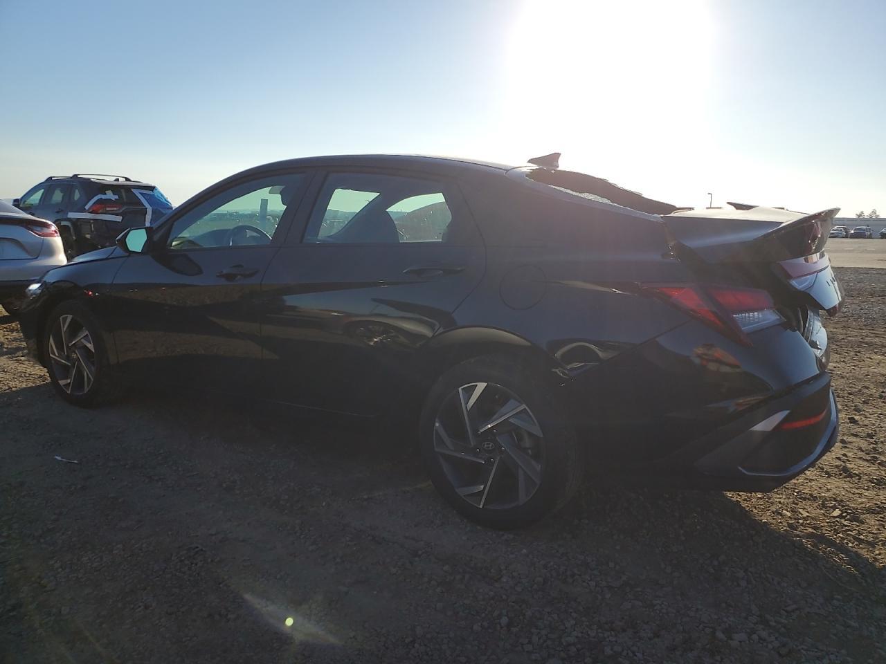 2025 Hyundai Elantra Sel Sport - Image 2