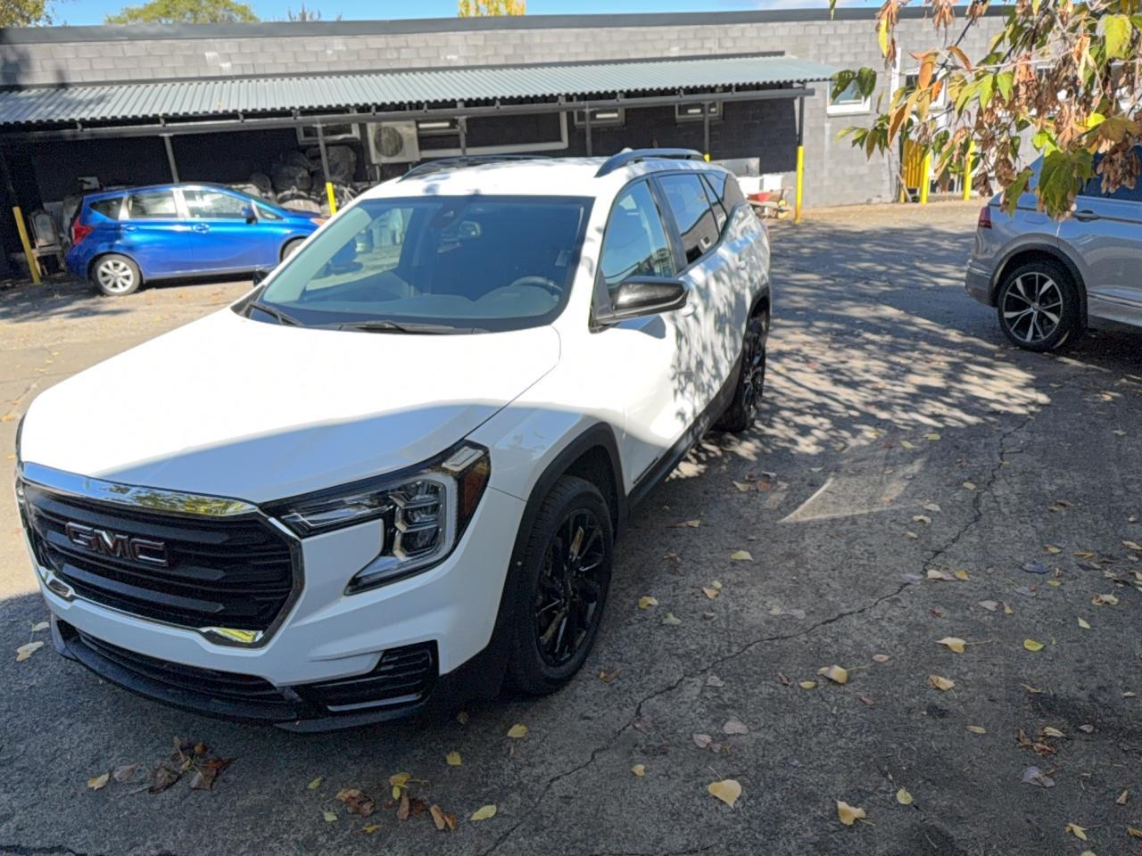 2024 GMC Terrain Sle - Image 2