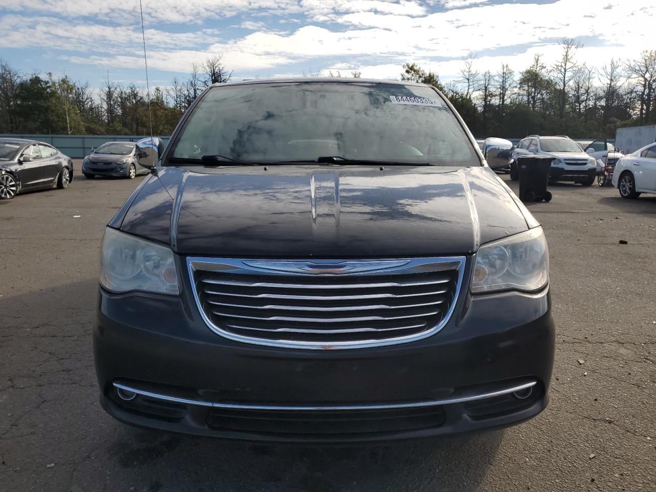 2013 Chrysler Town & Country Touring L - Фото 5