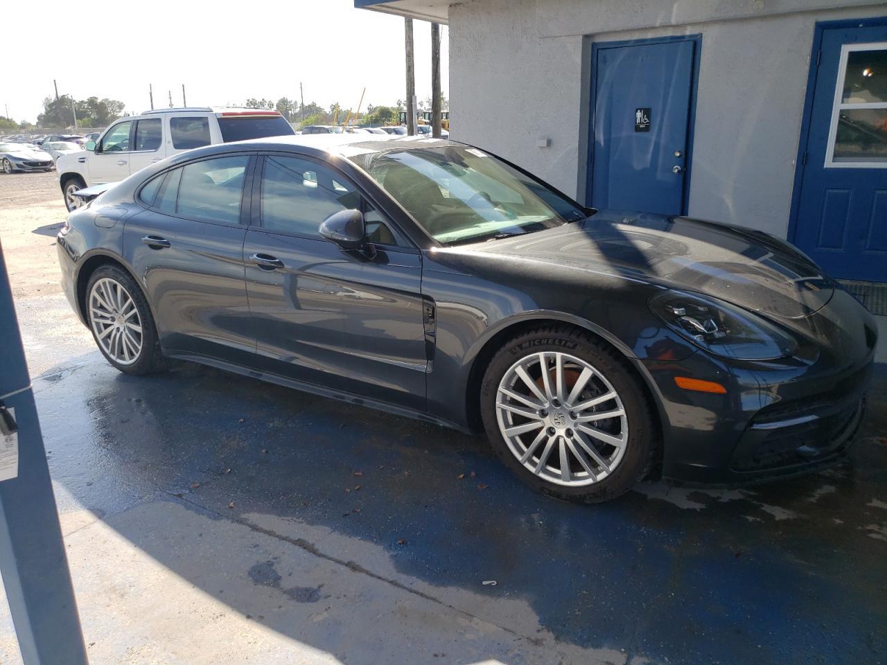 2018 Porsche Panamera 4 - Фото 4