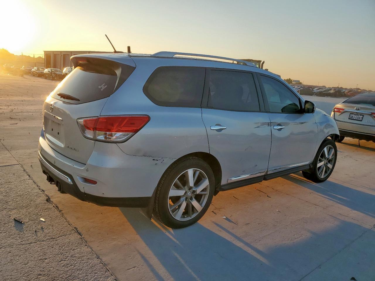 2014 Nissan Pathfinder S - Фото 3