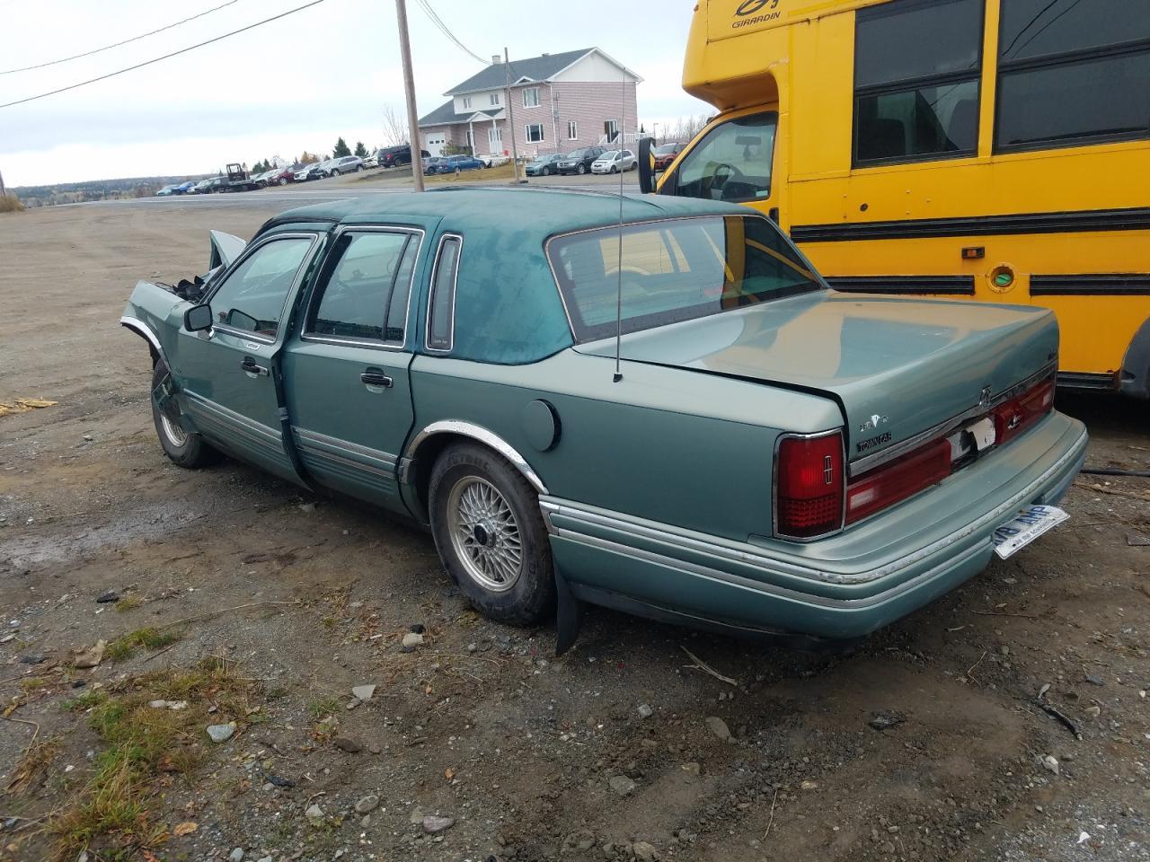 1994 Lincoln Town Car Executive - Image 2