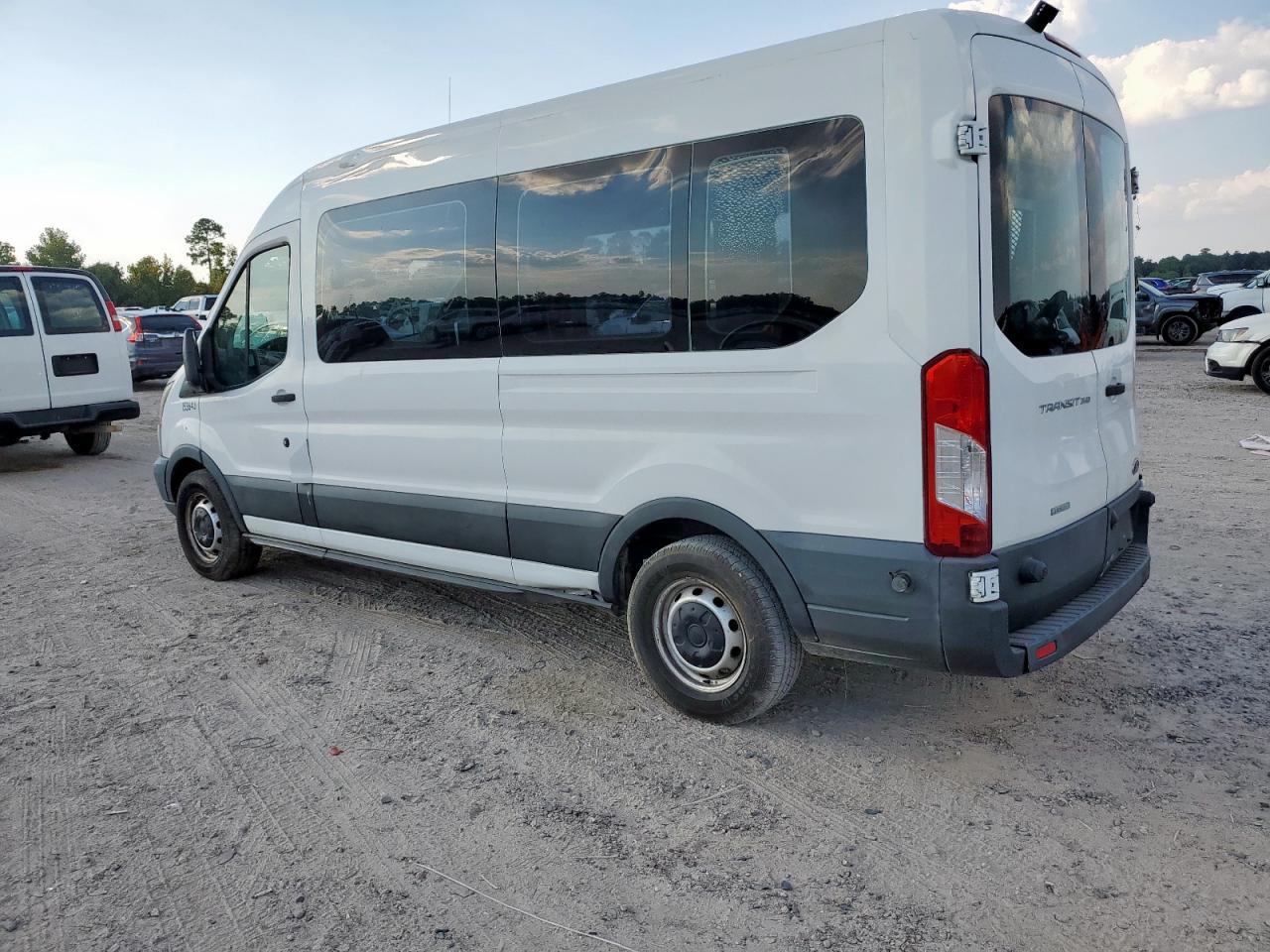 2016 Ford Transit Delivery Van - Фото 2