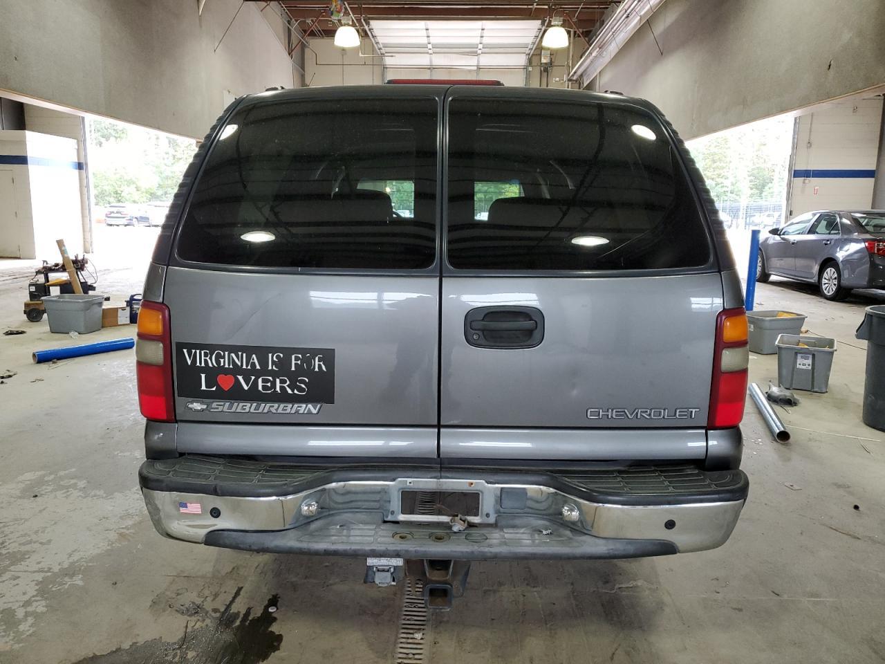 2001 Chevrolet Suburban C1500 - Image 6