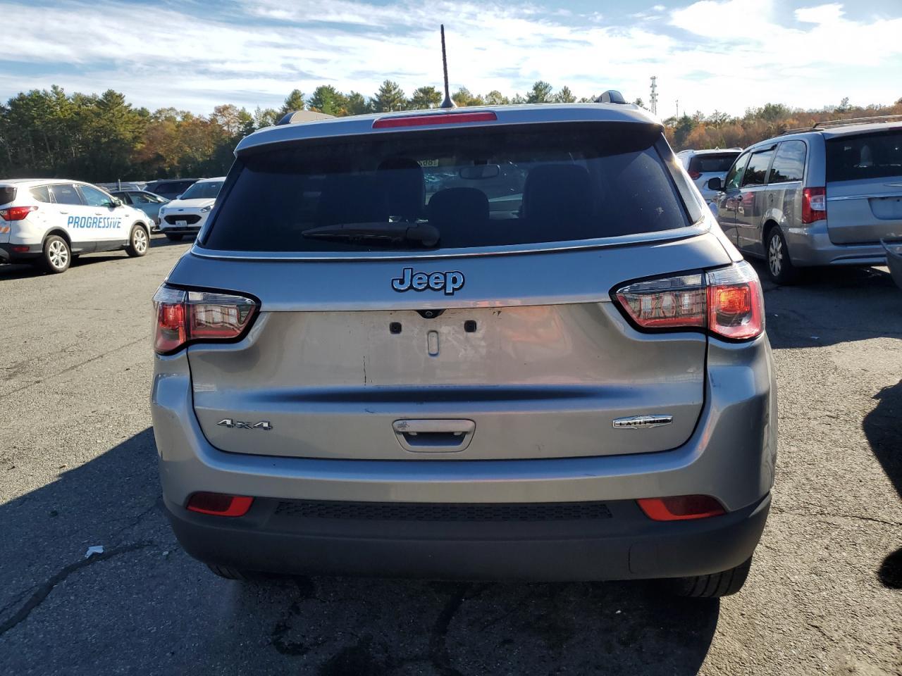 2018 Jeep Compass Latitude - Image 6