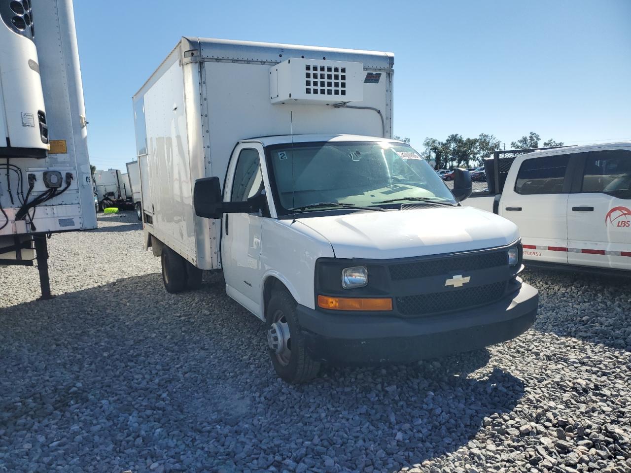 2016 Chevrolet Express G4500 - Фото 4