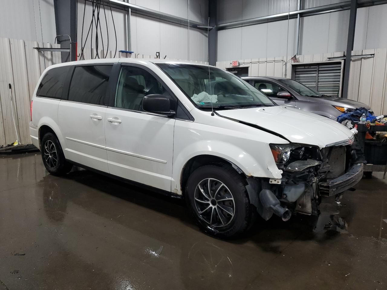 2010 Chrysler Town & Country Lx - Image 4