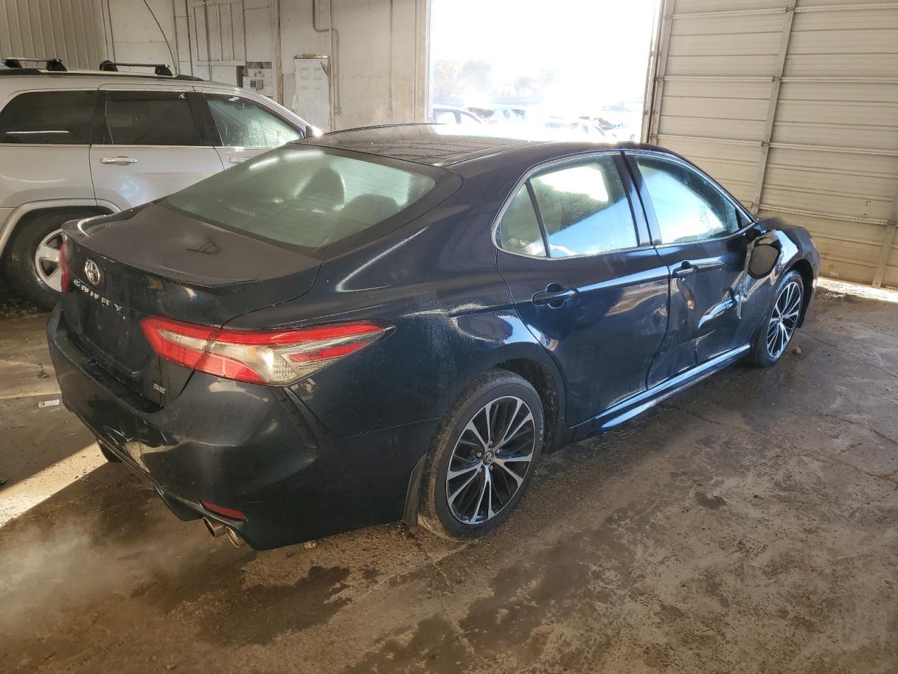 2018 Toyota Camry L - Фото 3