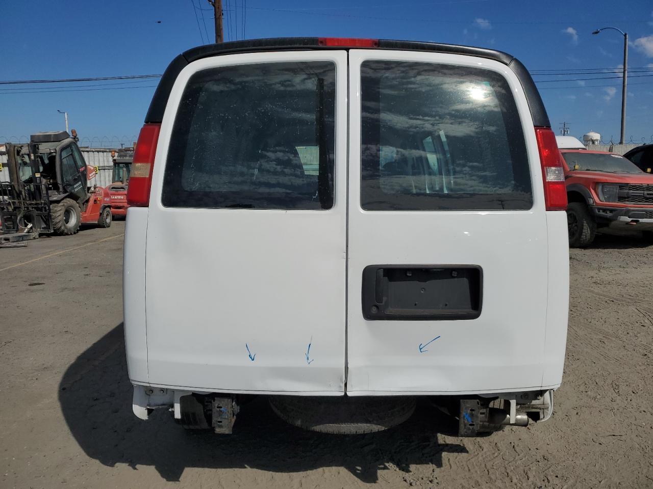 2015 Chevrolet Express G2500 - Image 6