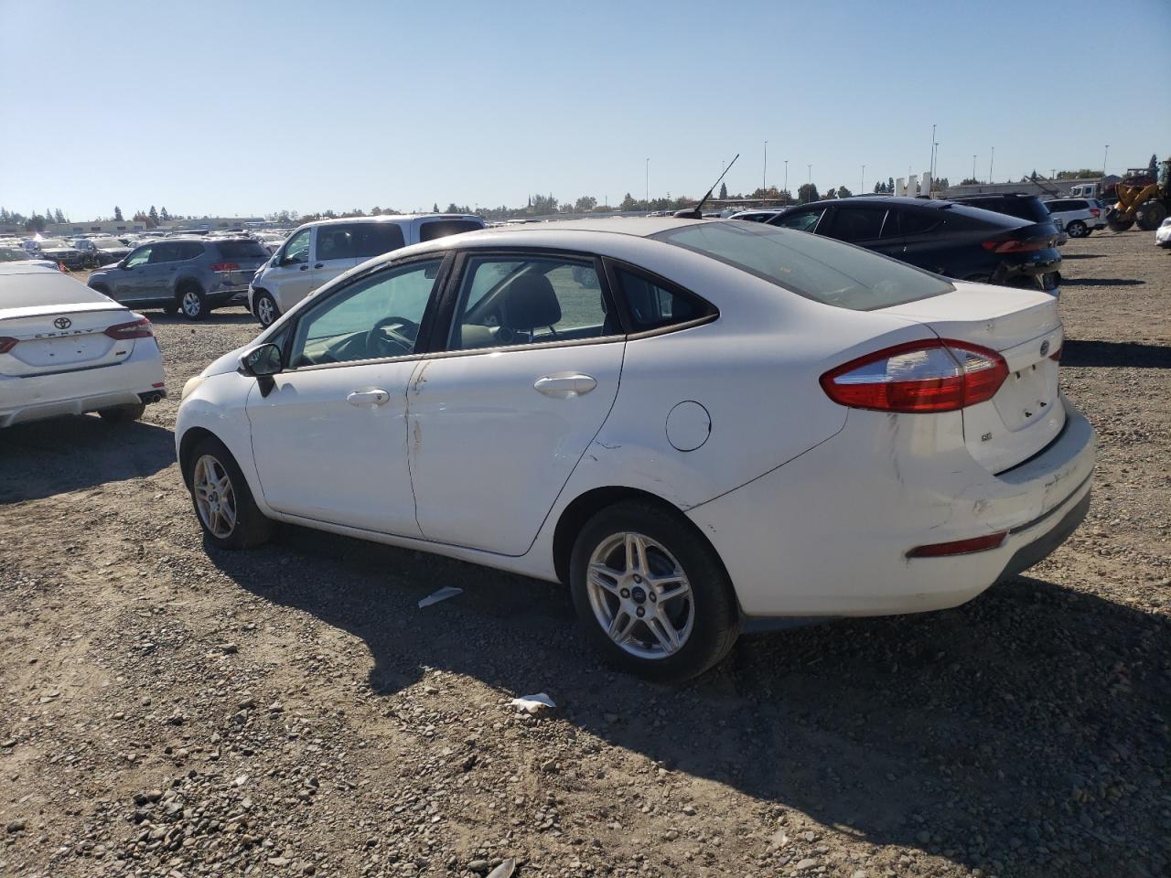 2017 Ford Fiesta Se - Фото 2