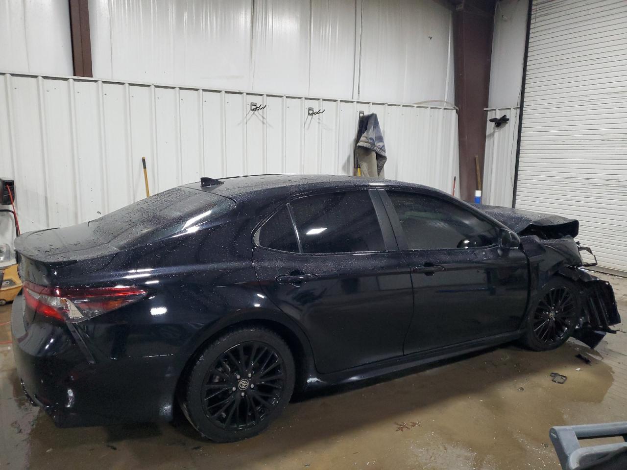 2022 Toyota Camry Night Shade - Фото 3