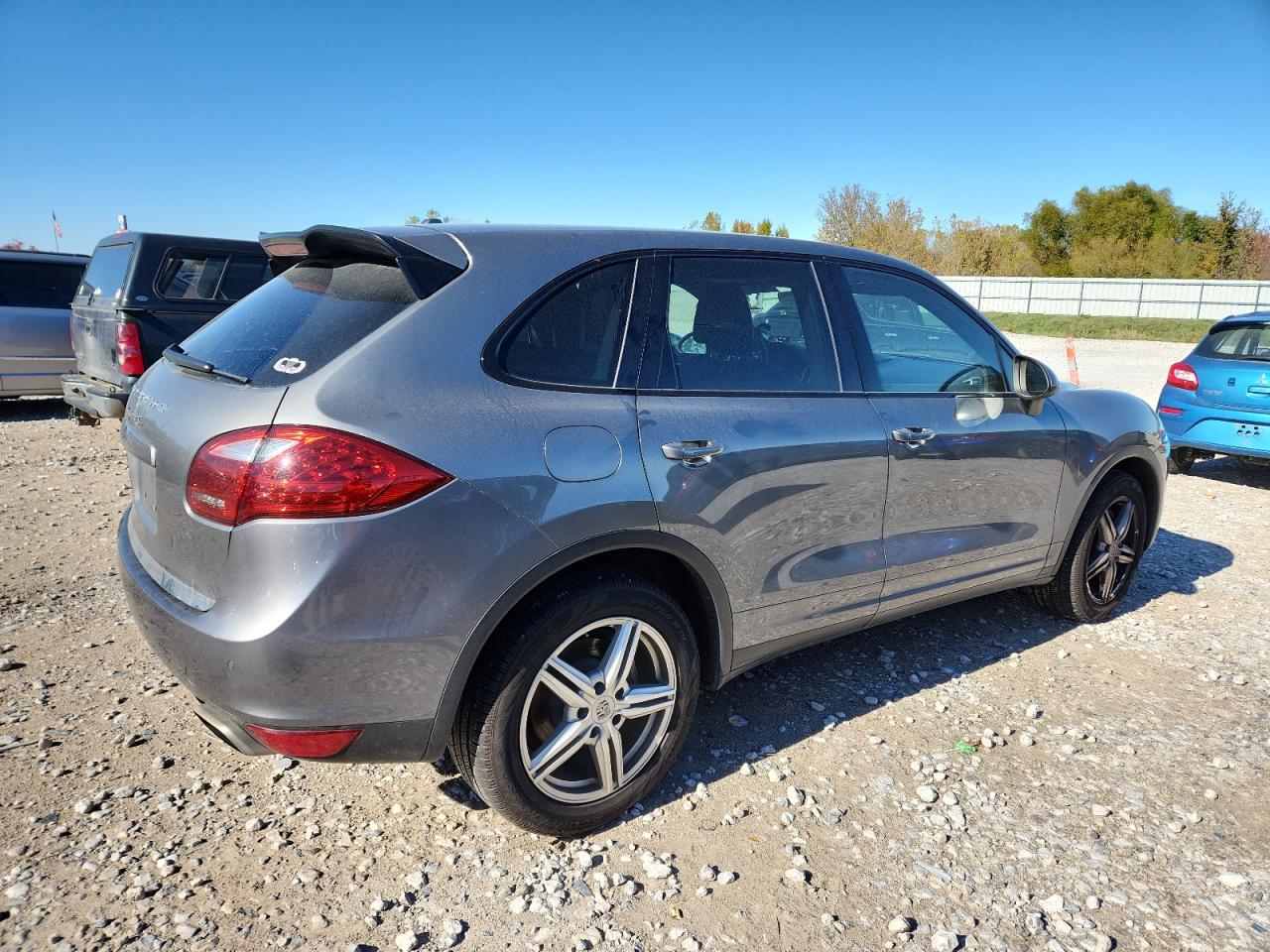 2014 Porsche Cayenne S - Image 3