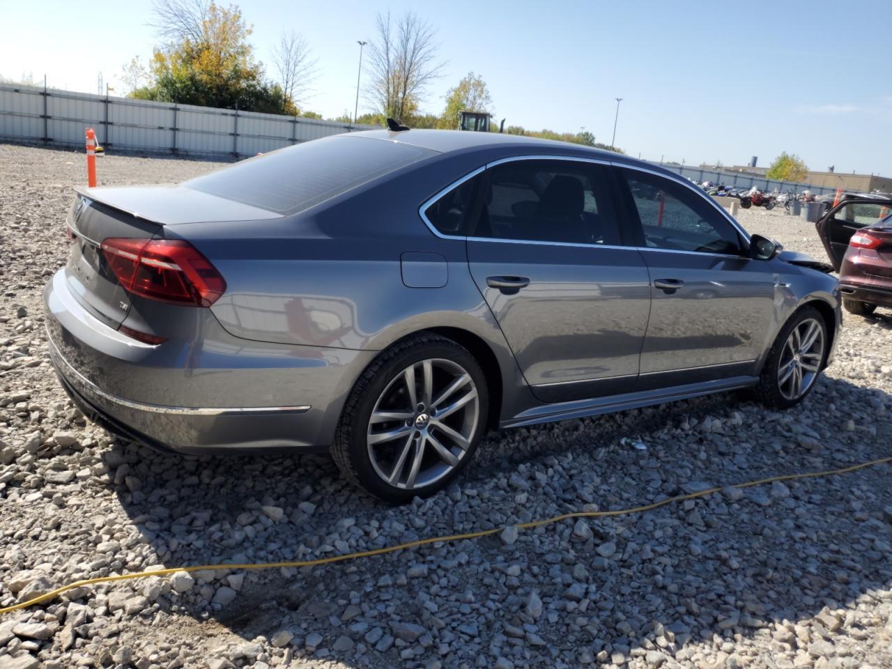 2017 Volkswagen Passat R-Line - Image 3