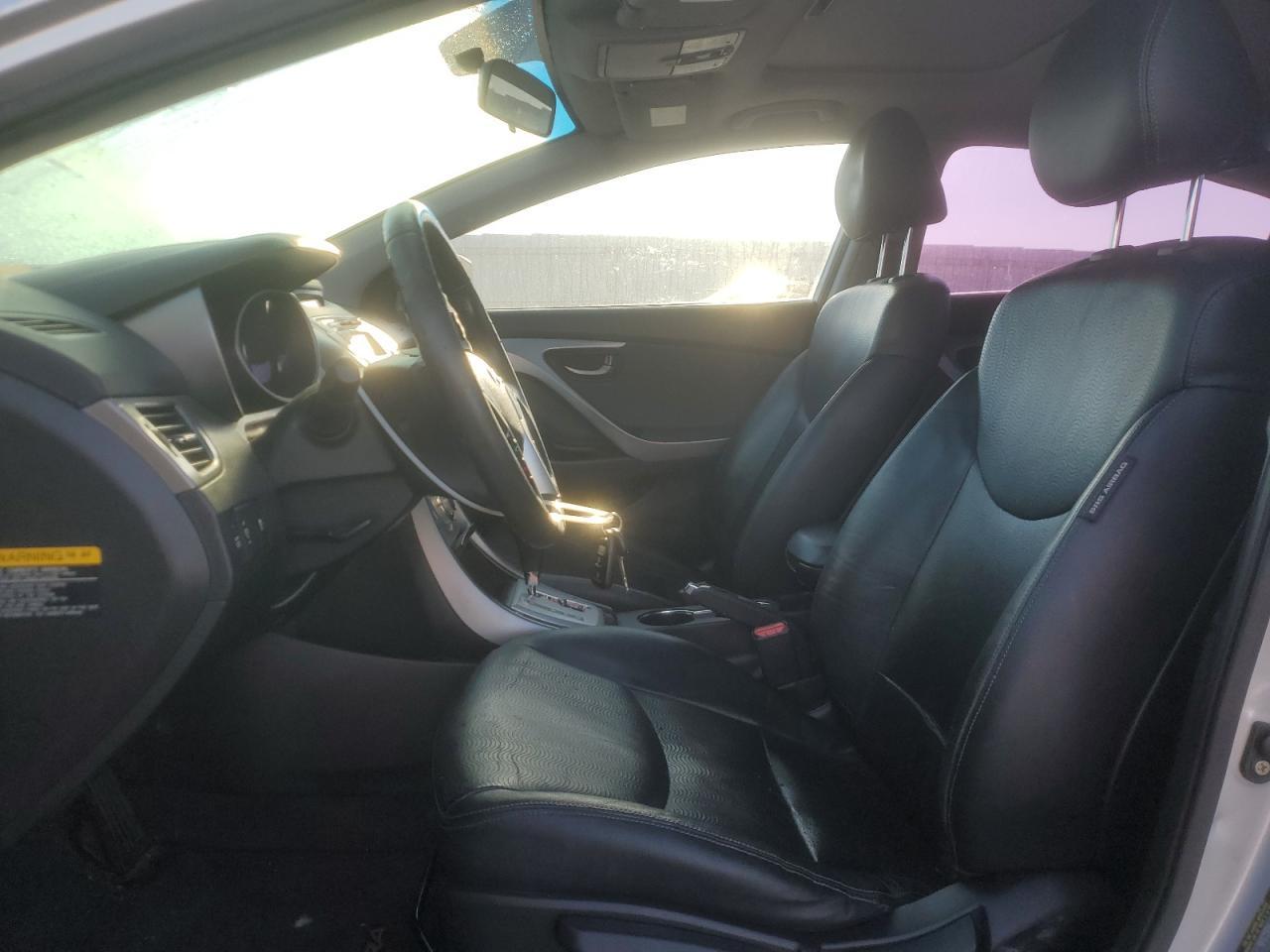 2012 Hyundai Elantra - Image 7