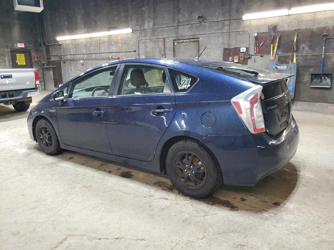 2015 Toyota Prius - Фото 2