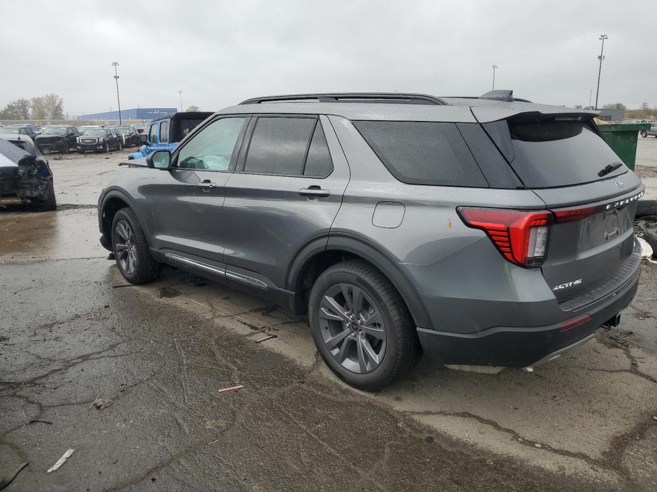 2025 Ford Explorer Active - Фото 2