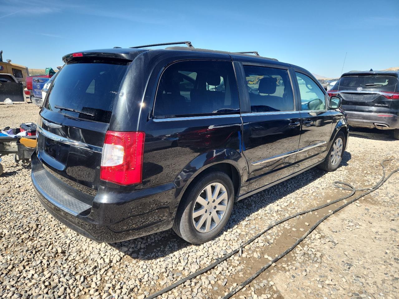 2016 Chrysler Town & Country Touring - Image 3