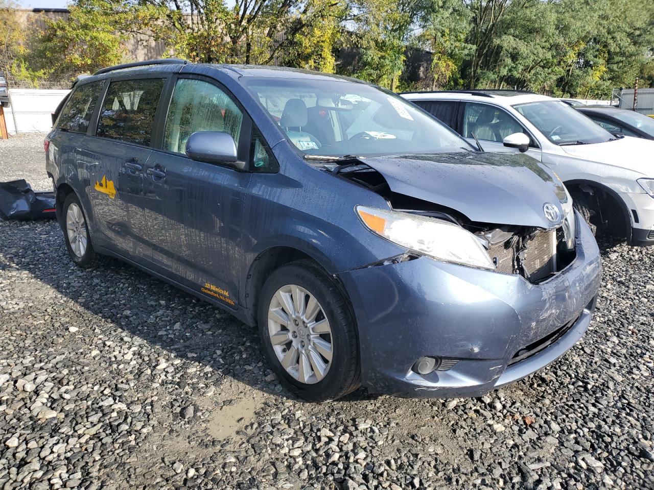 2015 Toyota Sienna Le - Фото 4