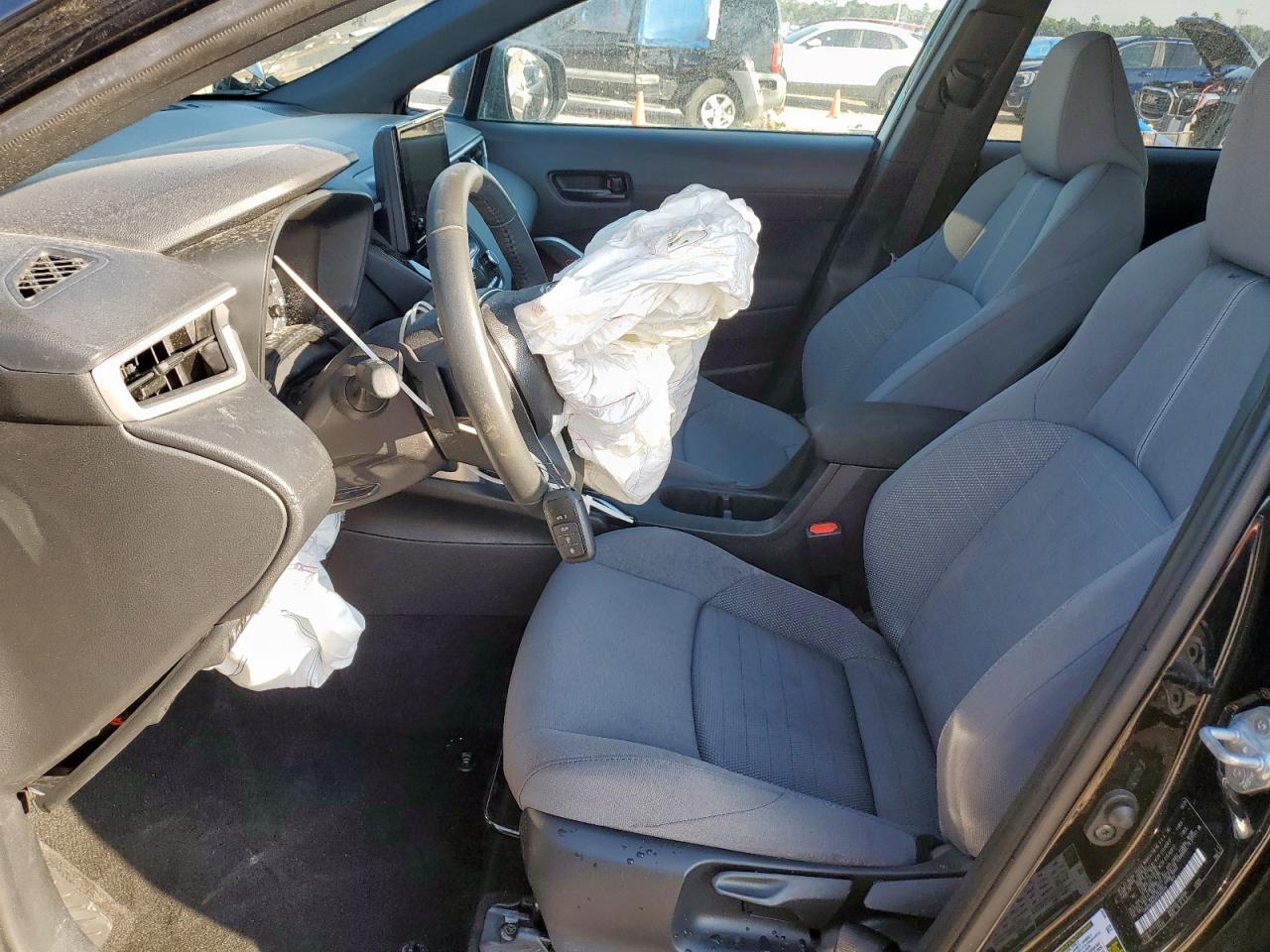 2025 Toyota Corolla Cross Se - Image 7