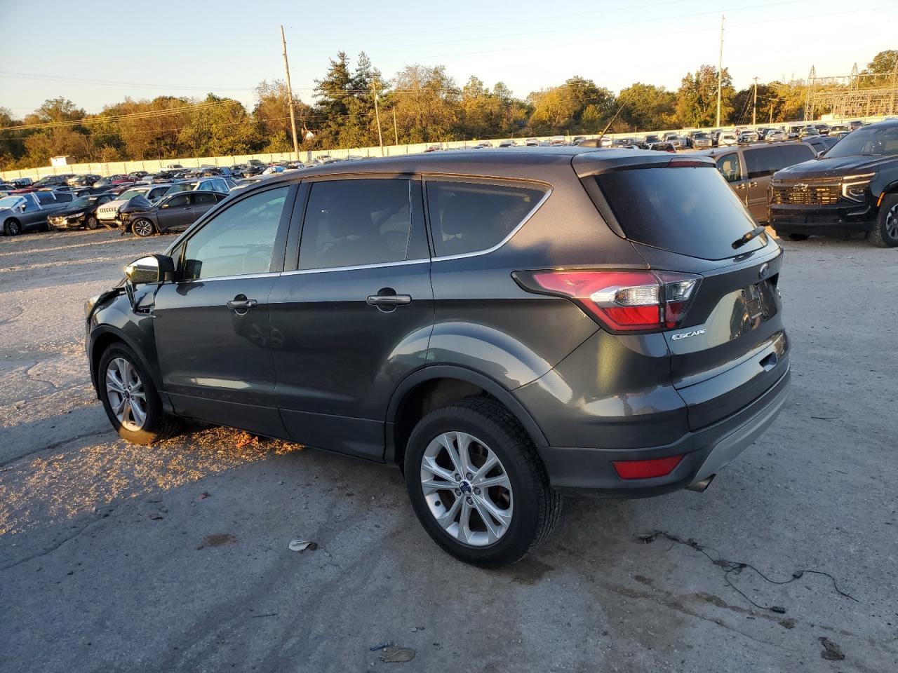 2017 Ford Escape Se - Фото 2