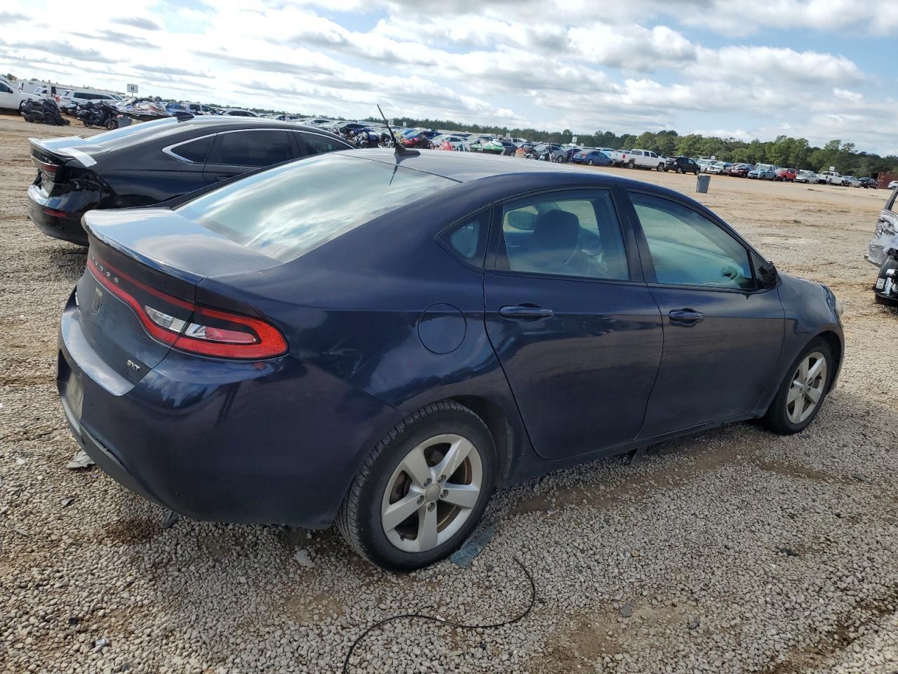 2015 Dodge Dart Sxt - Image 3