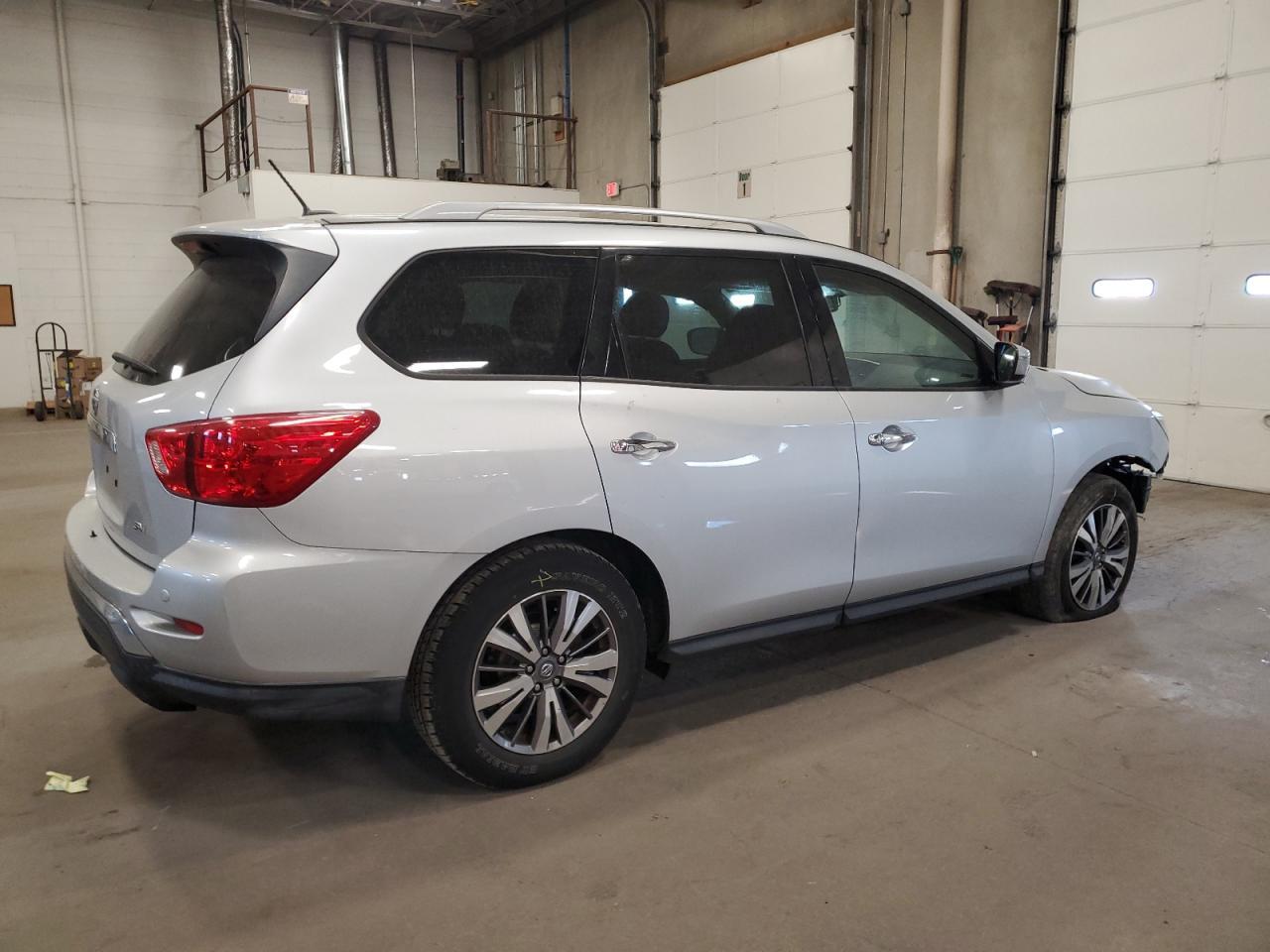 2018 Nissan Pathfinder S - Фото 3