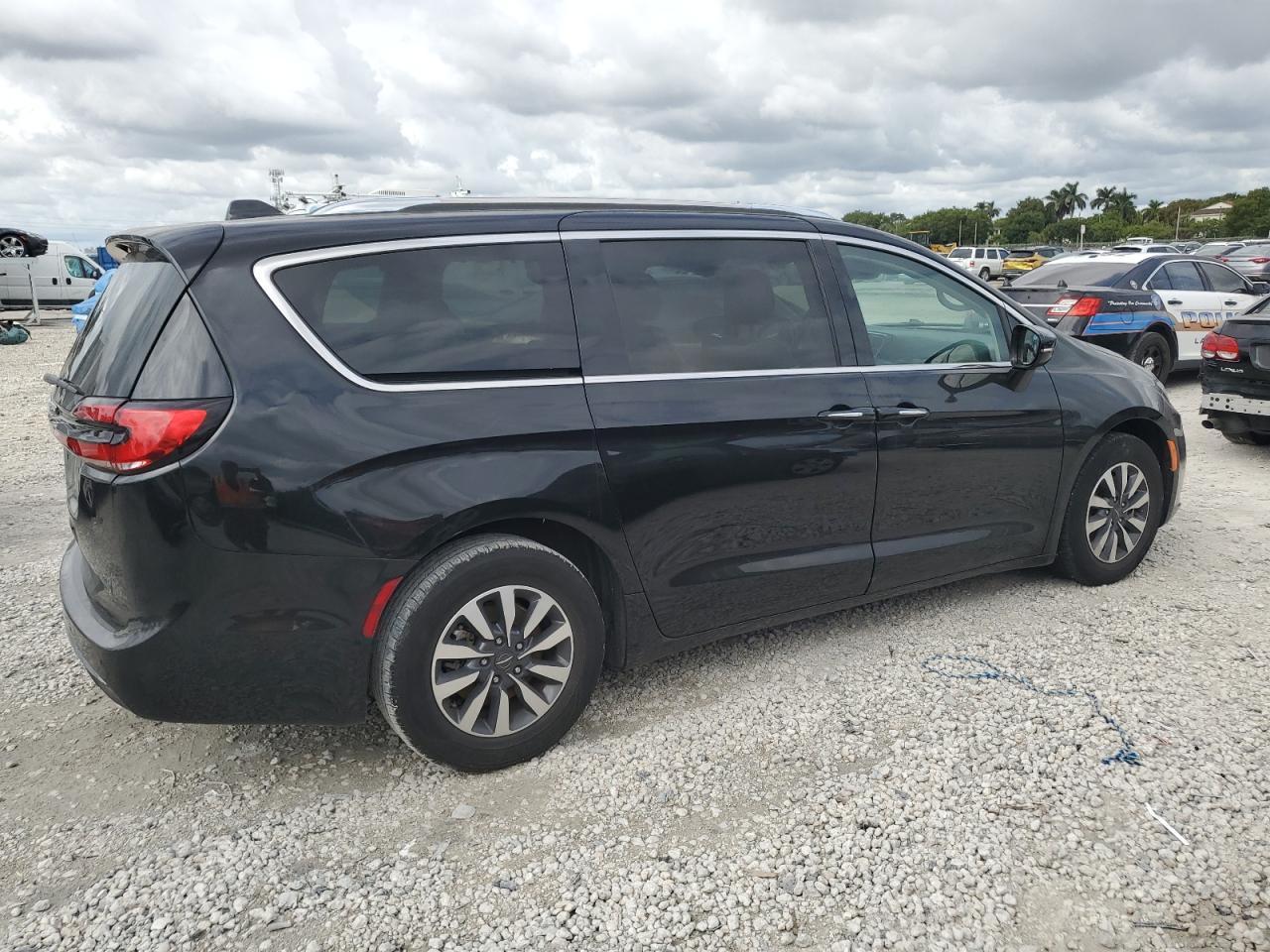2021 Chrysler Pacifica Touring L - Фото 3
