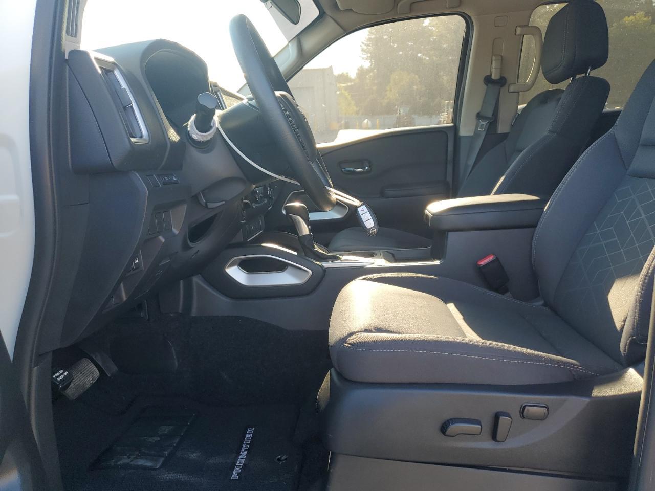 2025 Nissan Frontier S - Фото 7