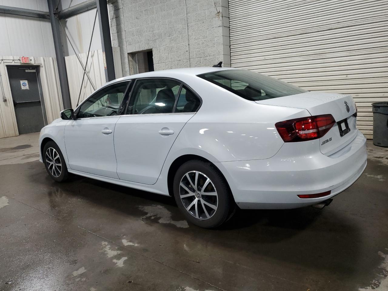 2017 Volkswagen Jetta Se - Фото 2